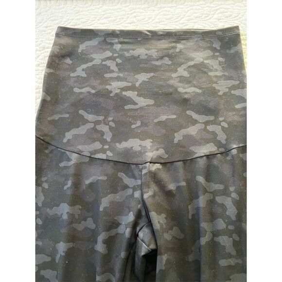 Threads 4 Thought NWOT Black Camo Leggings Size XS High-Rise Eco-Friendly - Picture 6 of 12